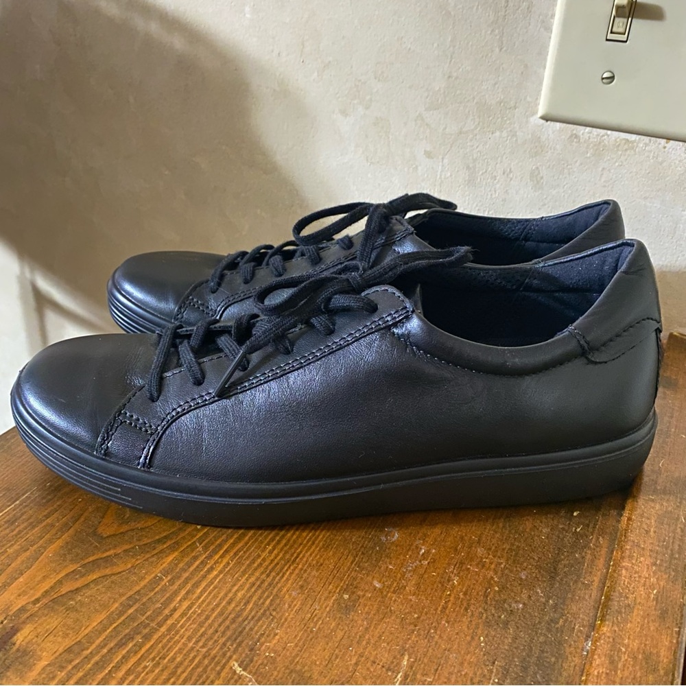 Ecco Women's Black Leather Low-Top Sneakers